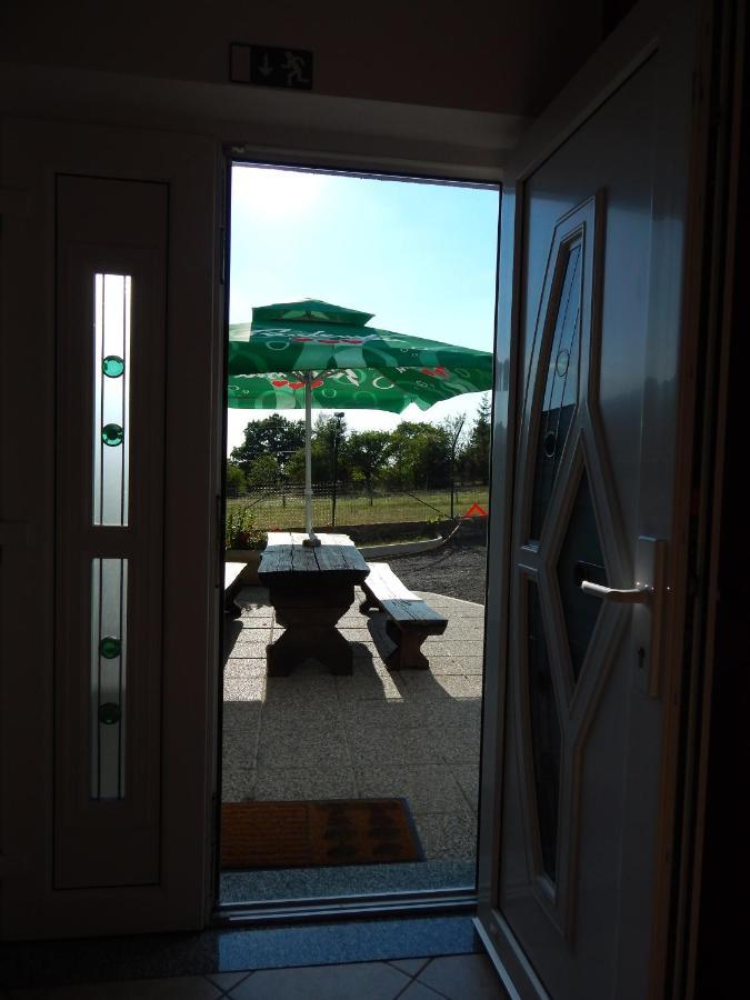 Hostel Ociski Raj Kozina Exterior photo